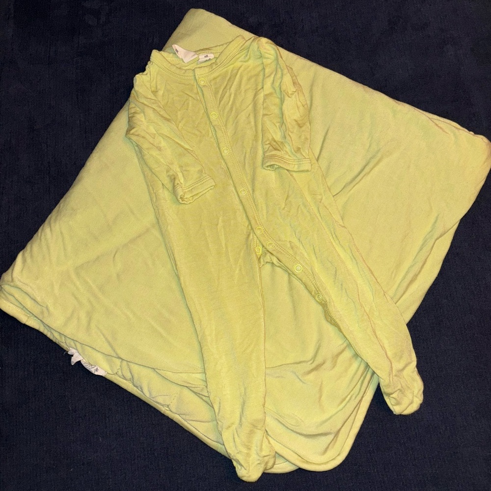 Kyte baby bamboo kiwi bundle NB snap footie and baby blanket